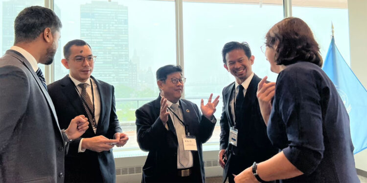 Chief Executive Officer (CEO) PT Pertamina International Shipping (PIS) Yoki Firnandi (kedua dari kiri), di sela menghadiri pertemuan eksklusif tingkat tinggi Perserikatan Bangsa Bangsa (PBB/United Nations), Senin (18/9/2023). Foto: Dokumen PIS