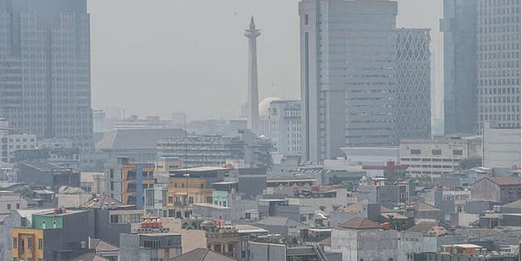 Ilustrasi polusi udara di langit Jakarta. (dokumen INDOPOS.CO.ID)