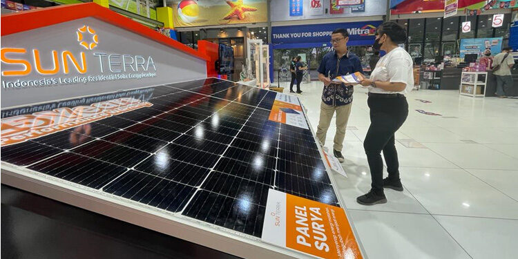 SUN Terra menghadirkan display interaktif energi surya di sebuah toko ritel di kawasan SCBD, Jakarta Selatan, pada Agustus lalu. Foto: Dok. SUN Terra