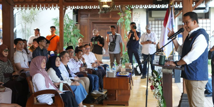 Bakal Capres Anies Baswedan Saat Berdialog Dengan Dokter dan Tenaga Kesehatan di RS Asri, Purwakarta, Jawa Barat, Sabtu (7/10/2023). Foto: Istimewa