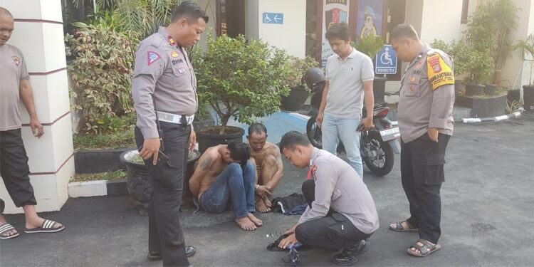 Polsek Pondok Aren menangkap dua pelaku curanmor setelah mendapat laporan warga lewat call center 110.
(Humas Polsek Pondok Aren)