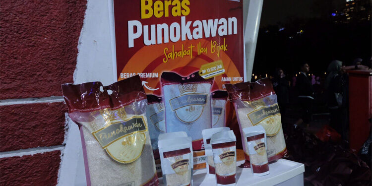Perum BULOG mengenalkan kepada masyarakat Beras Premium dengan merk PUNOKAWAN sebagai beras yang menghasilkan citarasa nasi yang pulen. Foto: Dok. Perum BULOG