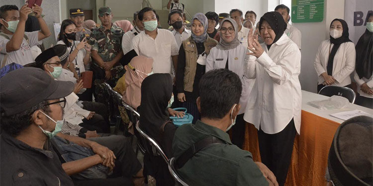 Pemkab Bogor melalui RSUD Ciawi bekerja sama dengan Kemensos menggelar kegiatan bakti sosial operasi katarak gratis bagi masyarakat umum. Foto : bogorkab.go.id