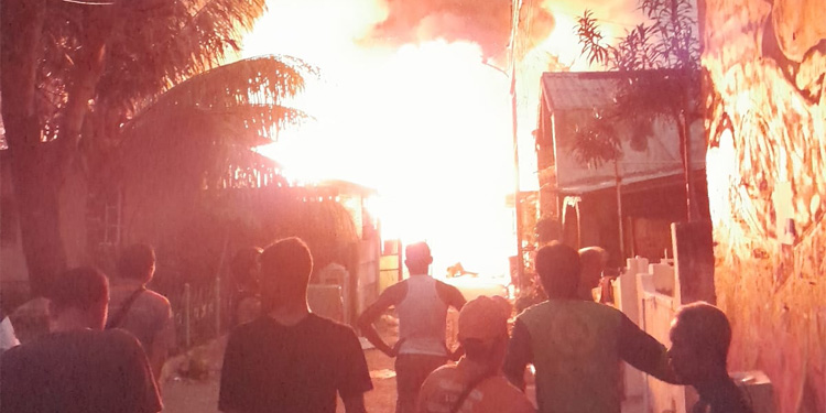 Kebakaran Hebat di Kebayoran Lama, 167 Personel Damkar Dikerahkan - kebakaran1 - www.indopos.co.id