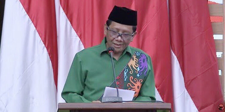 Cawapres Ganjar Pranowo, Mahfud MD ditampilkan di DPP PDIP, Jakarta. Foto: YouTube PDIP