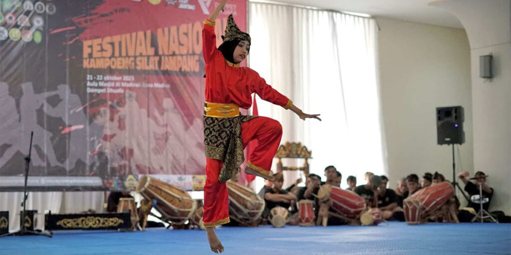 Junjung Tinggi Budaya Indonesia, Kembali Helat Festival Nasional Kampung Silat Jampang - silat ip - www.indopos.co.id