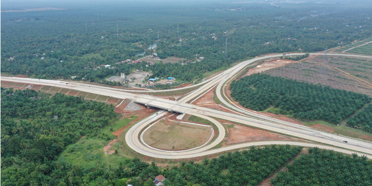 Jalan Tol Trans Sumatera yang dibangun oleh PT Hutama Karya (Persero). Foto: Hutama Karya