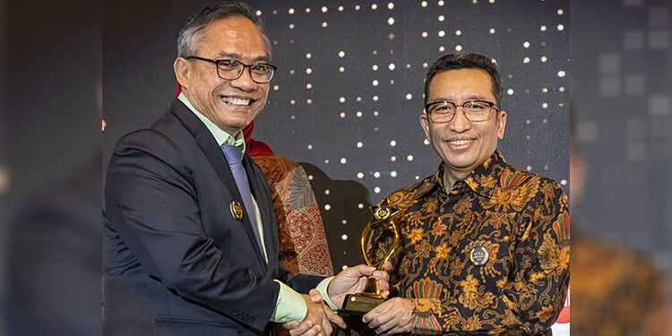 PT Brantas Abipraya (Persero) menerima empat penghargaan pada ajang ICSA 2023 di Hotel Bidakara, Jakarta. Foto: Dok. PT Brantas Abipraya