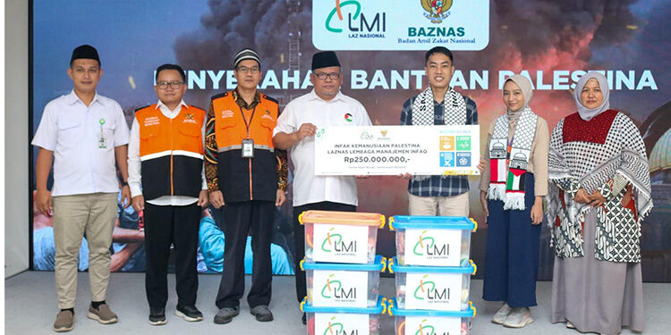 BAZNAS RI menerima penyaluran donasi kemanusiaan untuk masyarakat dari LAZNAS LMI Jakarta sebesar Rp250 juta. Foto: Dok. BAZNAS