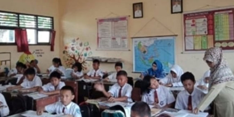 PISA Indonesia Naik 6 Posisi di 2018, DPR: Kami Apresiasi Hebatnya Peran Guru - belajar mengajar - www.indopos.co.id