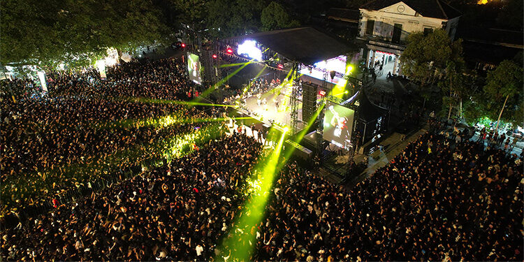 Festival 76 Indonesia Adalah Kita (IAK) 2023 sukses digelar secara serentak di enam kota Jawa Timur dan Jawa Tengah pada Sabtu (28/10/2023) siang hingga malam hari. Foto: Istimewa
