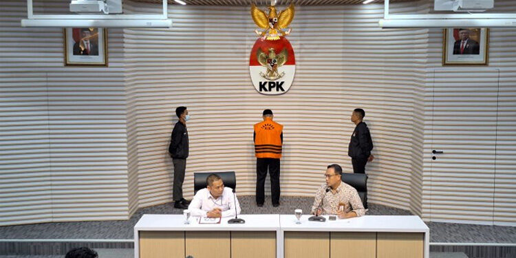 KPK menahan tersangka baru Budi Santika dalam kasus korupsi pengadaan CCTV dan jaringan internet (ISP) proyek Bandung Smart City dalam Jumpa pers di Gedung Merah Putih KPK, Jakarta Selatan, Selasa (28/11/2023). (Youtube KPK)