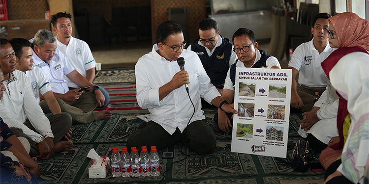 Calon presiden nomor urut 1 Anies Baswedan menemui sejumlah pelaku usaha di Pantura, Jawa Barat, Sabtu (23/12/2023). (Kedeputian Media TimNas AMIN)