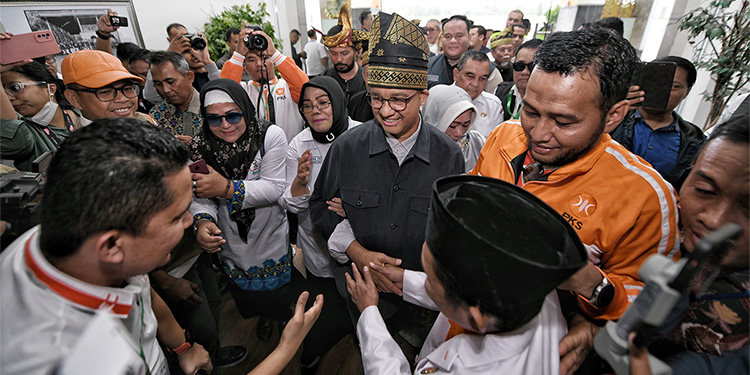 Calon Presiden Anies Baswedan dalam pidatonya di GOR Pekanbaru, Riau, Rabu (13/12/2023). Foto: Kedeputian Media TimNas AMIN