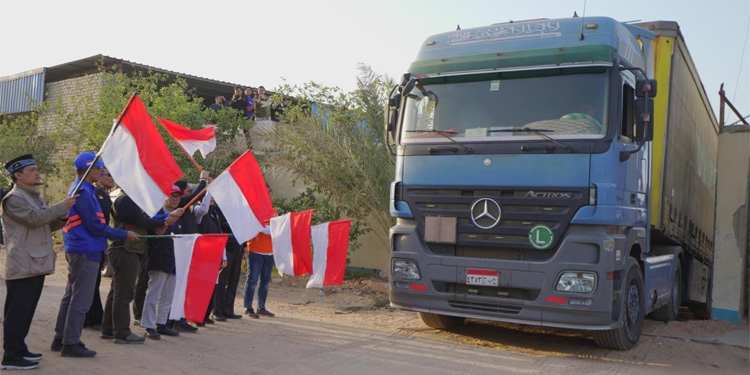 BAZNAS RI bekerja sama dengan lembaga filantropi Mesir, Mishr Al-Kheir kembali mengirimkan bantuan kemanusiaan untuk Palestina sebanyak 6 truk kontainer melalui Pintu Rafah Mesir. Foto: Dok. BAZNAS RI