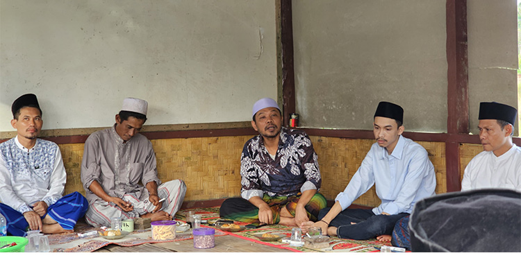 Relawan Gerakan Banten Nyata (GBN) Prabowo Subianto-Gibran Rakabuming Raka melakukan safari politik dengan menemui para tokoh masyarakat hingga pimpinan pondok pesantren di wilayah Banten Selatan. (Dok GBN)