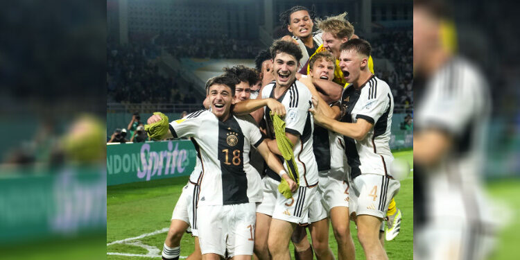 Pemain timnas Jerman merayakan selebrasi usai juara Piala Dunia U-17 2023, setelah menaklukkan Prancis U-17 4-3 lewat adu penalti di Stadion Manahan, Solo. Foto: Instagram/@fifaworldcup