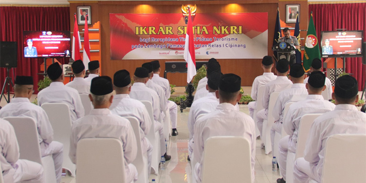 Belum Dua Bulan Ikut Pembinaan di Lapas Kelas I Cipinang, 21 Napiter Ikrar Setia pada NKRI - napiter - www.indopos.co.id