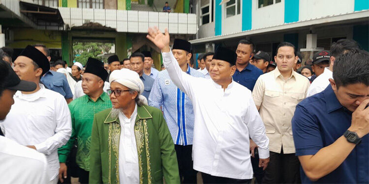 Calon Presiden Koalisi Indonesia Maju Prabowo Subianto perdana melakukan kampanye di Pondok Pesantren Miftahul Huda, Tasikmalaya, Jawa Barat, Sabtu (2/12/2023). (TKN Prabowo-Gibran)