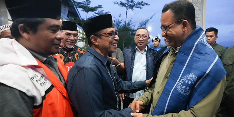 Calon presiden nomor urut 01, Anies Baswedan melanjutkan giat kampanye akbar di Kota Ternate, Maluku Utara pada Jumat (26/1/2024). Foto: Tim Media TimNas AMIN