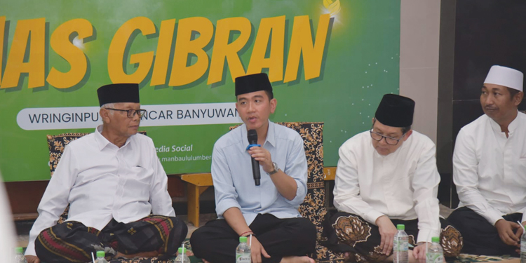 Gibran Sambangi Ponpes Manbaul Ulum Banyuwangi, Kiai Anwar Iskandar ...