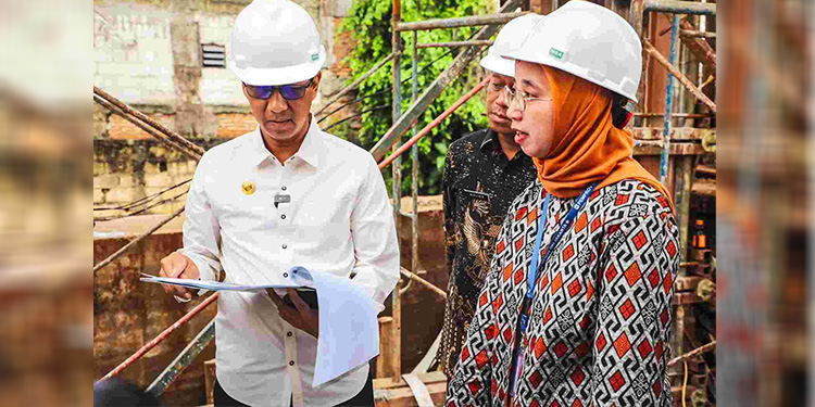 Hadapi Musim Hujan, Pj Gubernur Heru Tinjau Pembangunan Rumah Pompa di Kemang - heru - www.indopos.co.id
