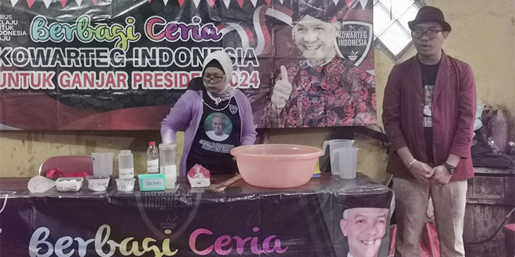 Ciptakan Peluang Bisnis Rumahan, Kowarteg Ganjar Latih Emak-Emak Cara Pembuatan Sabun Cuci Piring - kowarteg - www.indopos.co.id