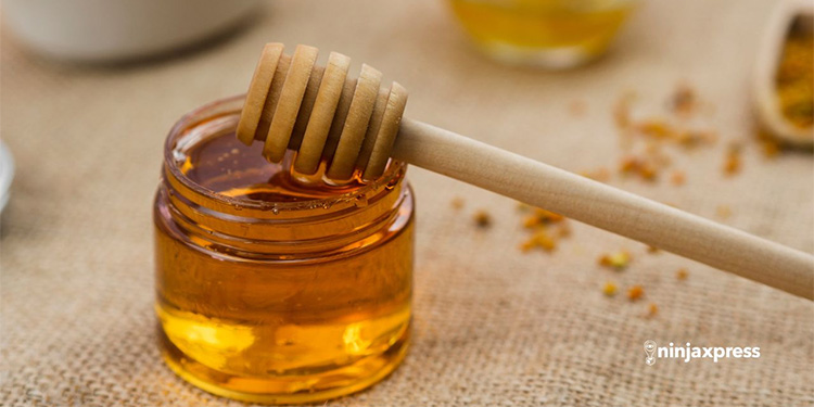 Herpil selaku produsen madu asal Bogor menjelaskan soal mitos yang berkembang di tengah masyarakat terkait membedakan madu asli dan palsu. (Dok. Ninja Xpress)