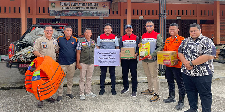 PT Pertamina Hulu Rokan (PHR) Wilayah Kerja (WK) Rokan Regional Sumatera Subholding Upstream Pertamina, menyalurkan sebanyak kurang lebih 3 ton beras dan bahan pangan bagi para korban banjir di Provinsi Riau. Foto: PHR
