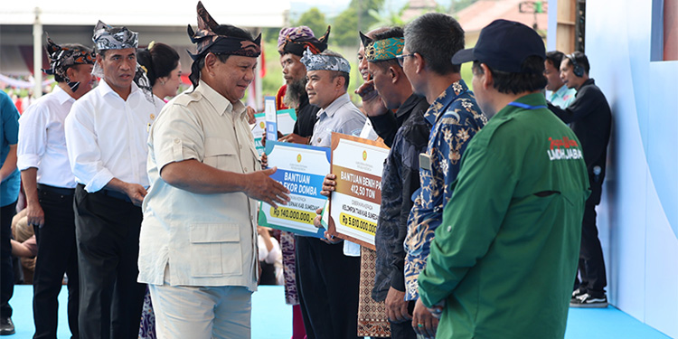 Menteri Pertahanan (Menhan) Prabowo Subianto ketika menghadiri acara 'Pembinaan Penyuluh Pertanian" di Sumedang, Selasa (30/1/2024). (Dok. Kemenhan RI)