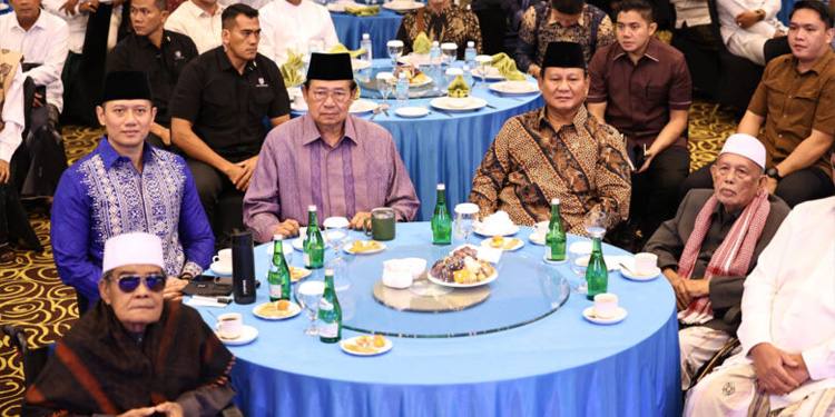 Doa Bersama Ulama Aceh, SBY Dan Prabowo Saling Puji - Halaman 2 Dari 2 ...