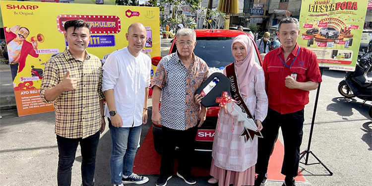 Sharp Indonesia Serahkan Hadiah 2 Unit Mobil kepada Pemenang Program Undian - sharp 2 - www.indopos.co.id