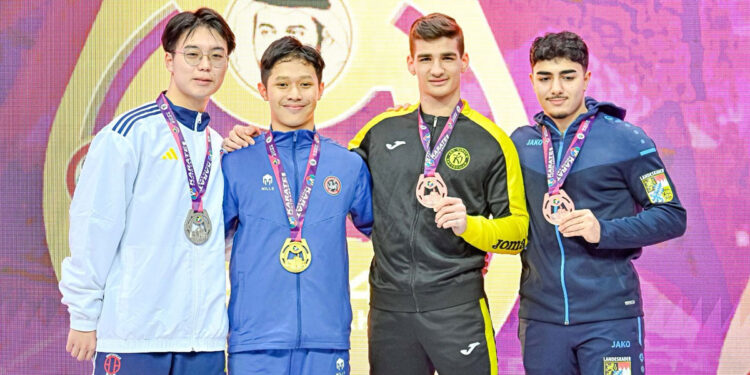 Institut Karate-Do Nasional (Inkanas) berhasil meraih 1 emas atas nama Akio Zaiko (kedua dari kiri) pada hari kedua World Karate Federation (WKF) Youth League 2024 di Fujairah, Uni Emirat Arab. Foto: PB Inkanas