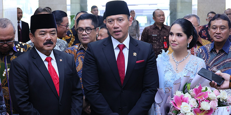 Menteri ATR/Kepala BPN Agus Harimurti Yudhoyono (AHY) bersama Hadi Tjahjanto. (Dok. Kementerian ATR/BPN)