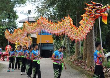 Atraksi Barongsai dan Liong Sambut Tahun Baru Imlek 2024 di Royal Safari Garden