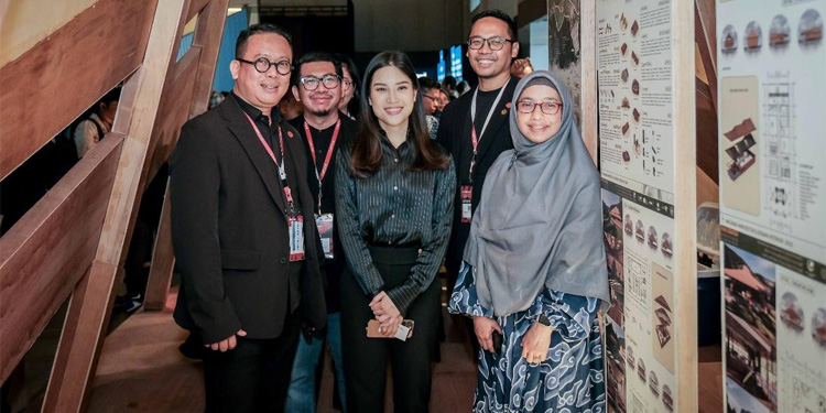 Wamenparekraf Angela Tanoesoedibjo berkesempatan membuka "ARCH:ID 2024" yang merupakan pameran dan konferensi arsitektur terbesar dan paling bergengsi di Indonesia, ICE BSD Tangerang, Banten, Kamis (22/2/2024). (Humas Kemenparekraf for Indopos.co.id)