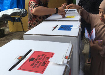 Ilustrasi - Proses pencoblosan surat suara pada Pemilu serentak 2024 di TPS 026 kawasan Mampang, Jakarta Selatan. Foto: Dok Indopos.co.id