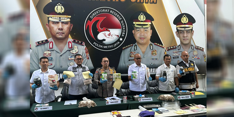 Joint Operation Bea Cukai dan Polri Gagalkan Peredaran Kokain Cair dan Serbuk MDMA - bc 16 - www.indopos.co.id