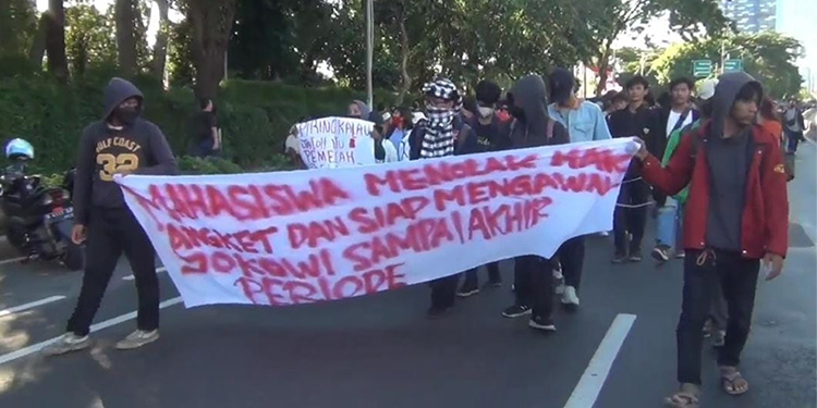 Aksi mahasiswa dan pelajar di Senayan. (GPS Indopos.co.id)