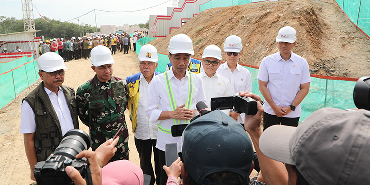 Dampingi Presiden Joko Widodo, Menteri AHY Ikut Saksikan Progres Pembangunan Infrastruktur IKN - jokowi - www.indopos.co.id