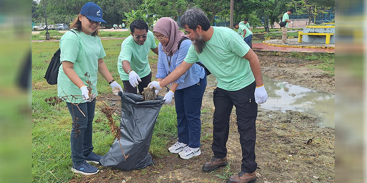 Aksi bersih-bersih sampah secara kolaboratif yang dilaksanakan PT Pertamina Hulu Rokan (PHR) dalam peringatan Hari Peduli Sampah Nasional 2024. Foto: PHR