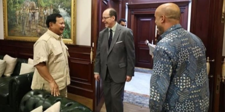 Duta Besar Kerajaan Spanyol, Francisco de Asis Aguilera Aranda bertemu Menteri Pertahanan sekaligus capres nomor urut 2 Prabowo Subianto di kantor Kementerian Pertahanan. Foto: Instagram/@prabowo