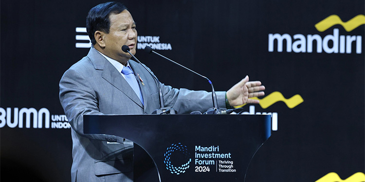 Calon Presiden Prabowo Subianto saat menjadi keynote speaker pada acara Mandiri Investment Forum 2024 di Fairmont Hotel Jakarta, Selasa (5/3/2024). Foto: Ist