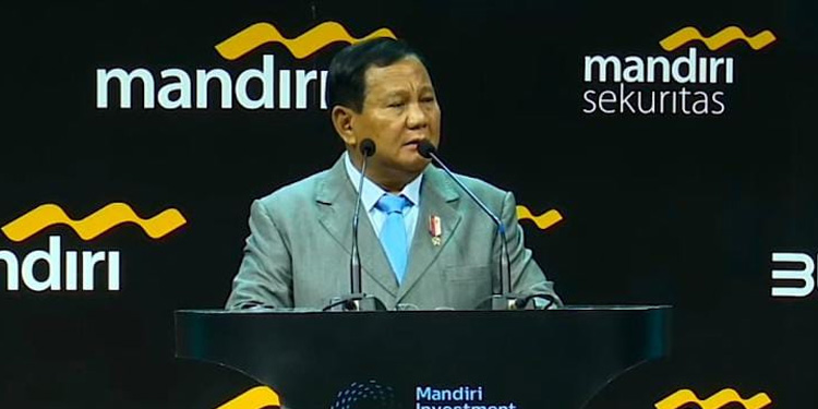 Calon Presiden Prabowo Subianto saat menjadi keynote speaker pada acara Mandiri Investment Forum 2024 di Fairmont Hotel Jakarta, Selasa (5/3/2024). (Dok. TKN)