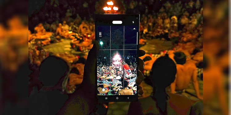 Kemampuan Nightography Galaxy S24 Series dipadukan dengan Pro Mode dan Optical Zoom jadi hack buat konten sinematik ala Pro yang lebih praktis. Foto: Dok. Samsung