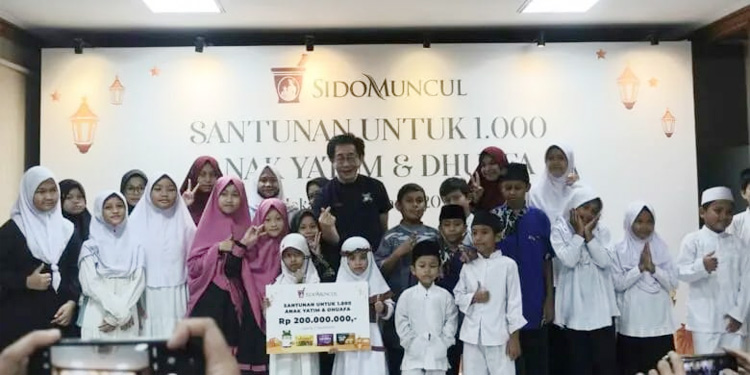 Momen Ramadan, Sido Muncul Salurkan Santunan untuk 1.000 Anak Yatim di Jakarta - sido - www.indopos.co.id
