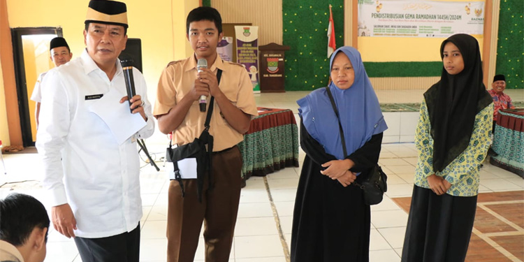 Sekretaris Daerah Hadiri Pendistribusian ZIS di Kecamatan Sukamulya - tangerang - www.indopos.co.id