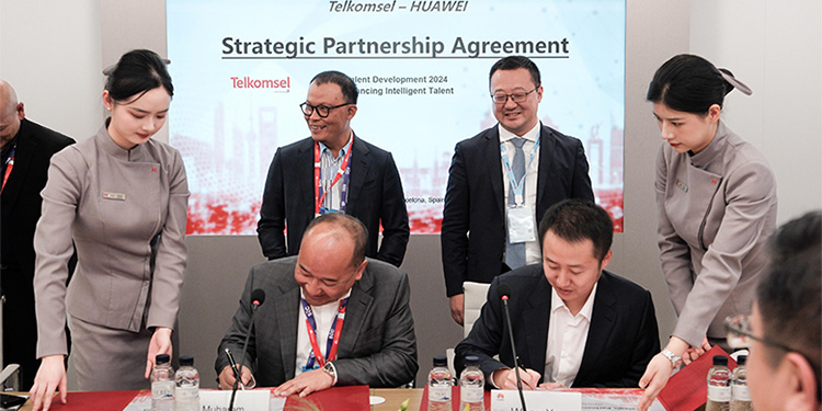 Telkomsel dan Huawei menandatangani dua Strategic Partnership Agreement (SPA) terkait Home Broadband and 5G Innovation dan Talent Development. Foto: Dok. Telkomsel