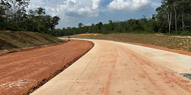 PT Brantas Abipraya (Persero) terus mempercepat pembangunan jalan tol Bayung Lencir-Tempino, seksi 3 Provinsi Jambi. (Dok. PT Brantas Abipraya)