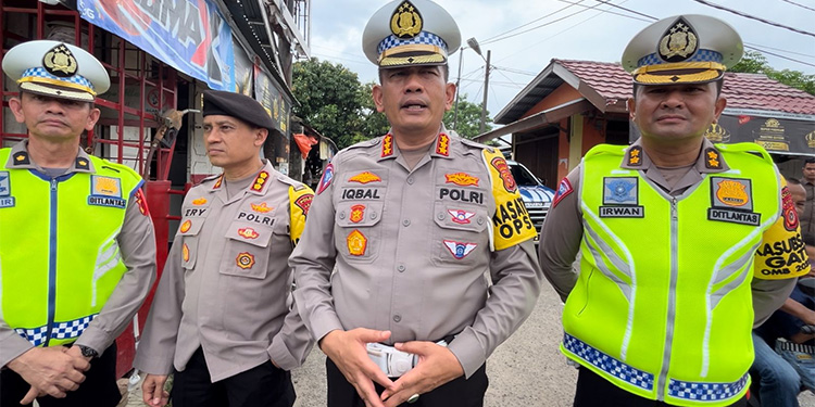 Dirlantas Polda Aceh Kombes Pol M Iqbal Alqudusy saat memberikan keterangan kepada awak media di Polda Aceh. Foto: Dok Ditlantas Polda Aceh/Istimewa